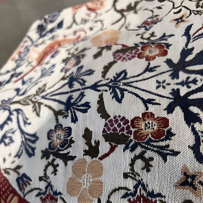 Vintage Jacquard Tafelloper met Vogel & Bloemmotief – Landelijke Elegantie met Kwastjes