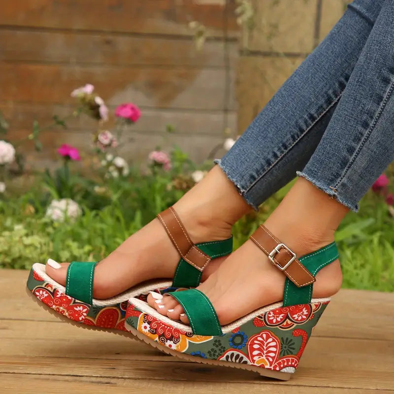 Dames Sandalen met Sleehak en Bloemenprint → Dames Schoenen Sandalen Sleehak Bloemenprint Zomer