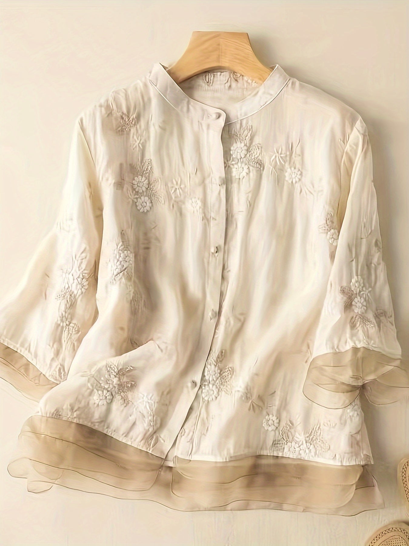 Bloemen Blouse met Geborduurde Knopen Vrouwelijke Stijl - StudioMarella
