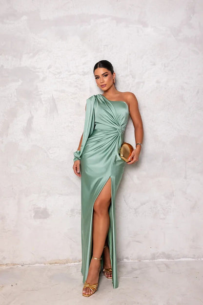 Een Schouder Avondjurk met Hoge Split en Glamour Look