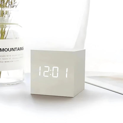 Digitale LED Wekker Kubus met Temperatuur Display Hout Finish