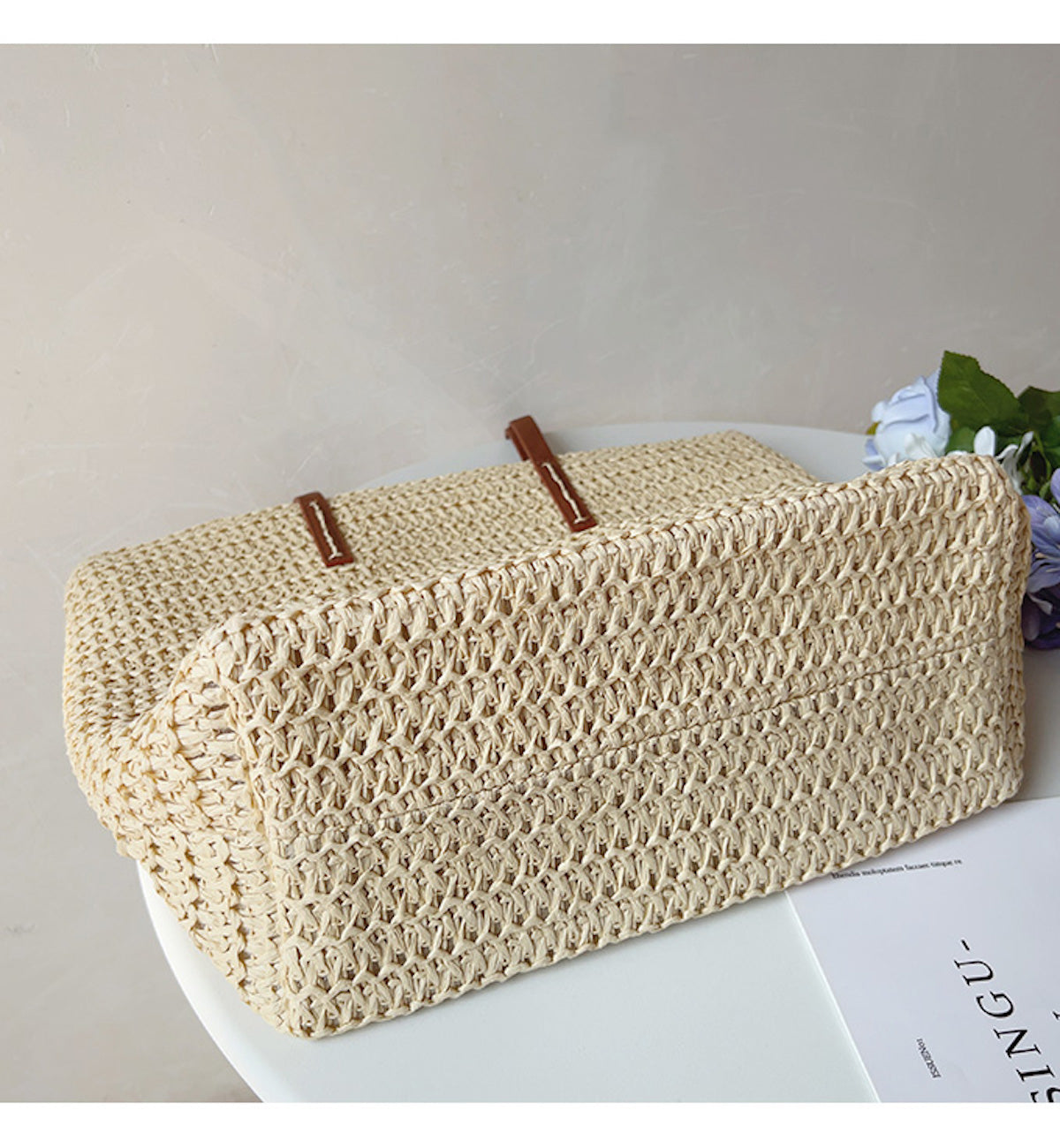 Gevlochten Rieten Mandje met Lederen Hengsels – Natuurlijke Handtas voor Markt en Stad – Scandinavisch Design