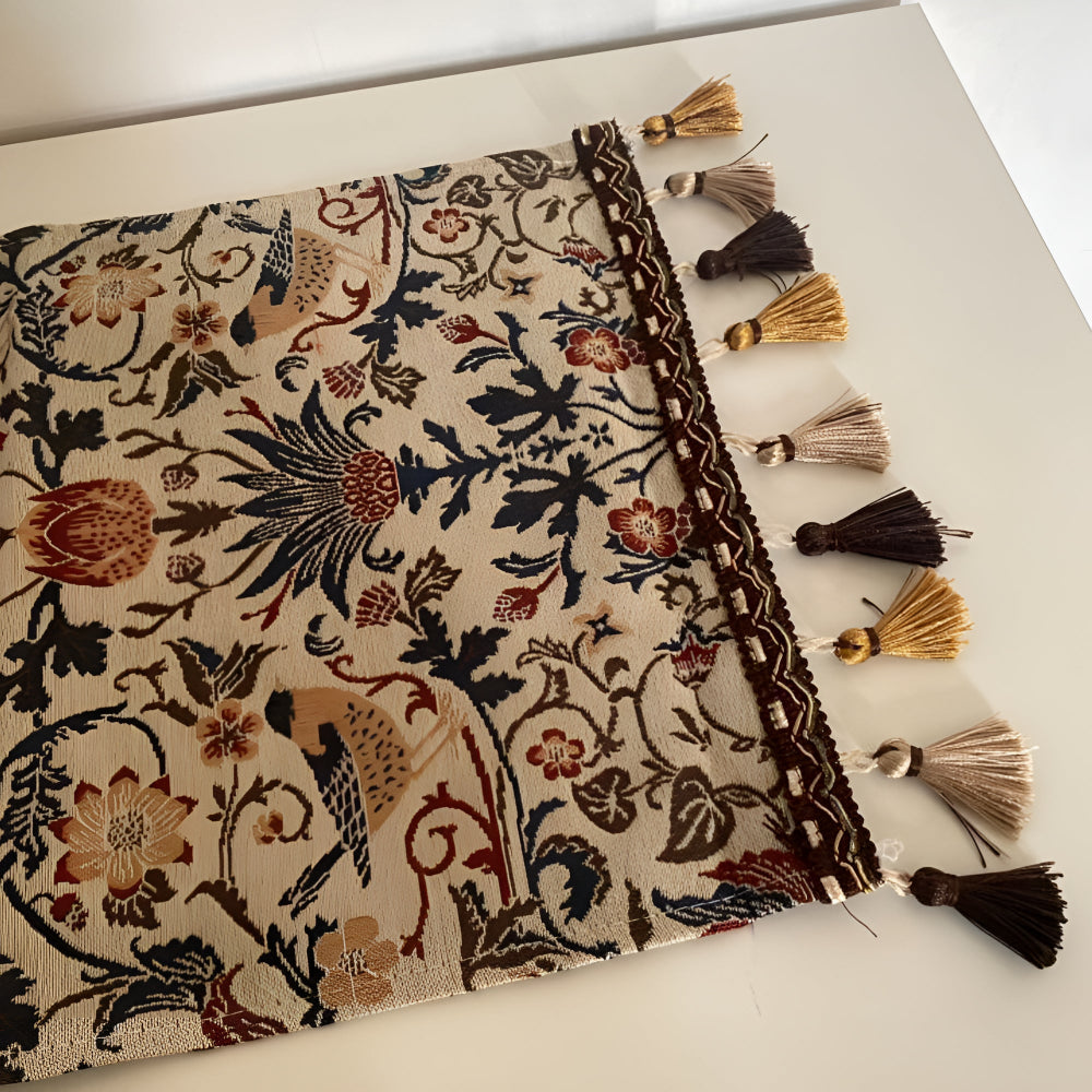 Vintage Jacquard Tafelloper met Vogel & Bloemmotief – Landelijke Elegantie met Kwastjes