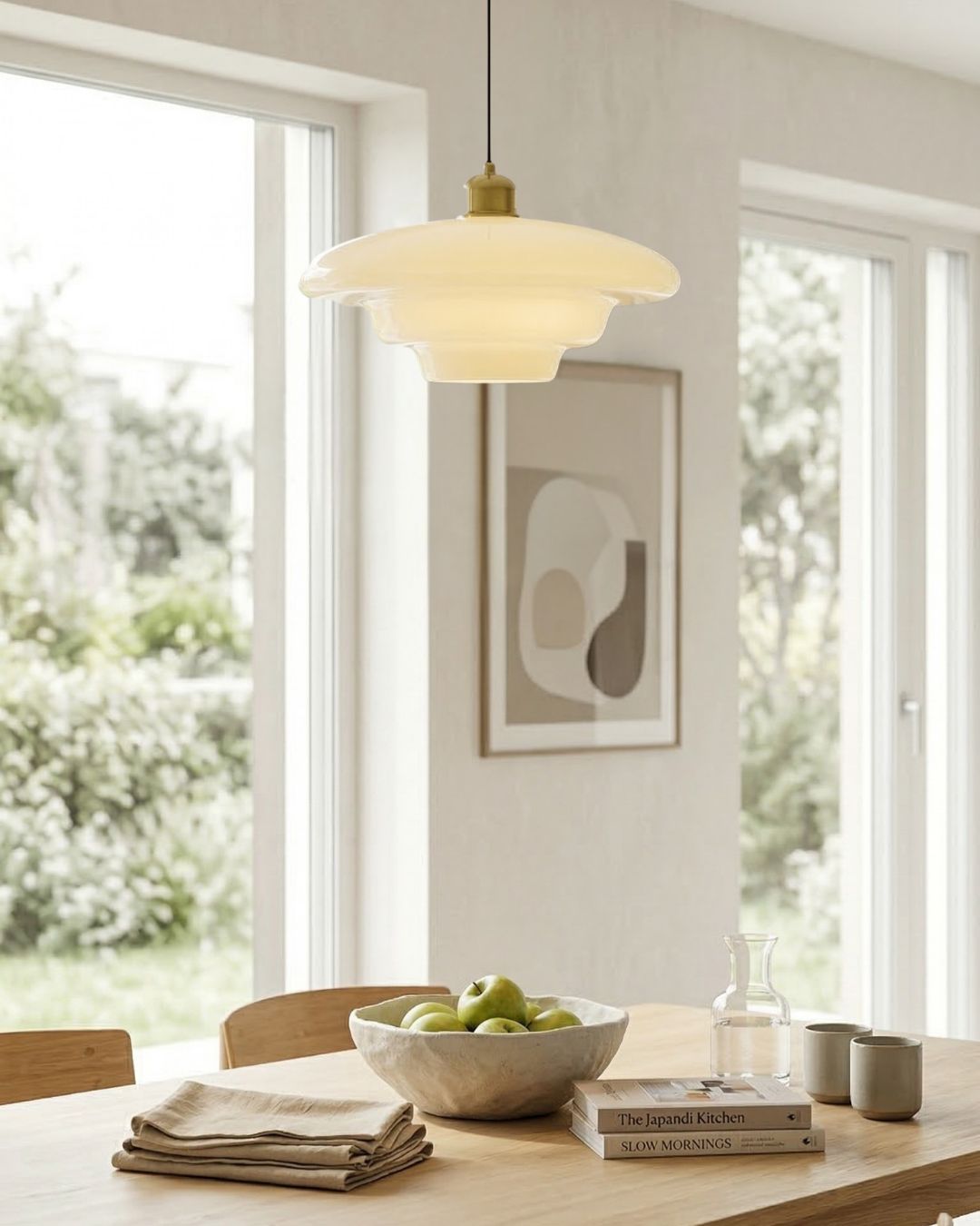 TINA Hanglamp – Mid-Century Melkwit Glas met Geborsteld Messing | Moderne Eetkamer & Keukenverlichting | Verstelbaar | E27 Fitting