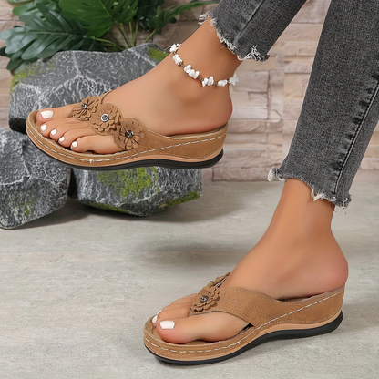Zomerse Slippers met Bloemendetail en Hak