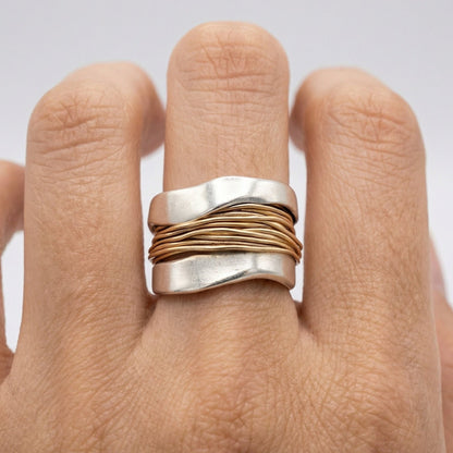 Zilveren Ring met Gouden Accenten – Wikkelontwerp 925 Sterling