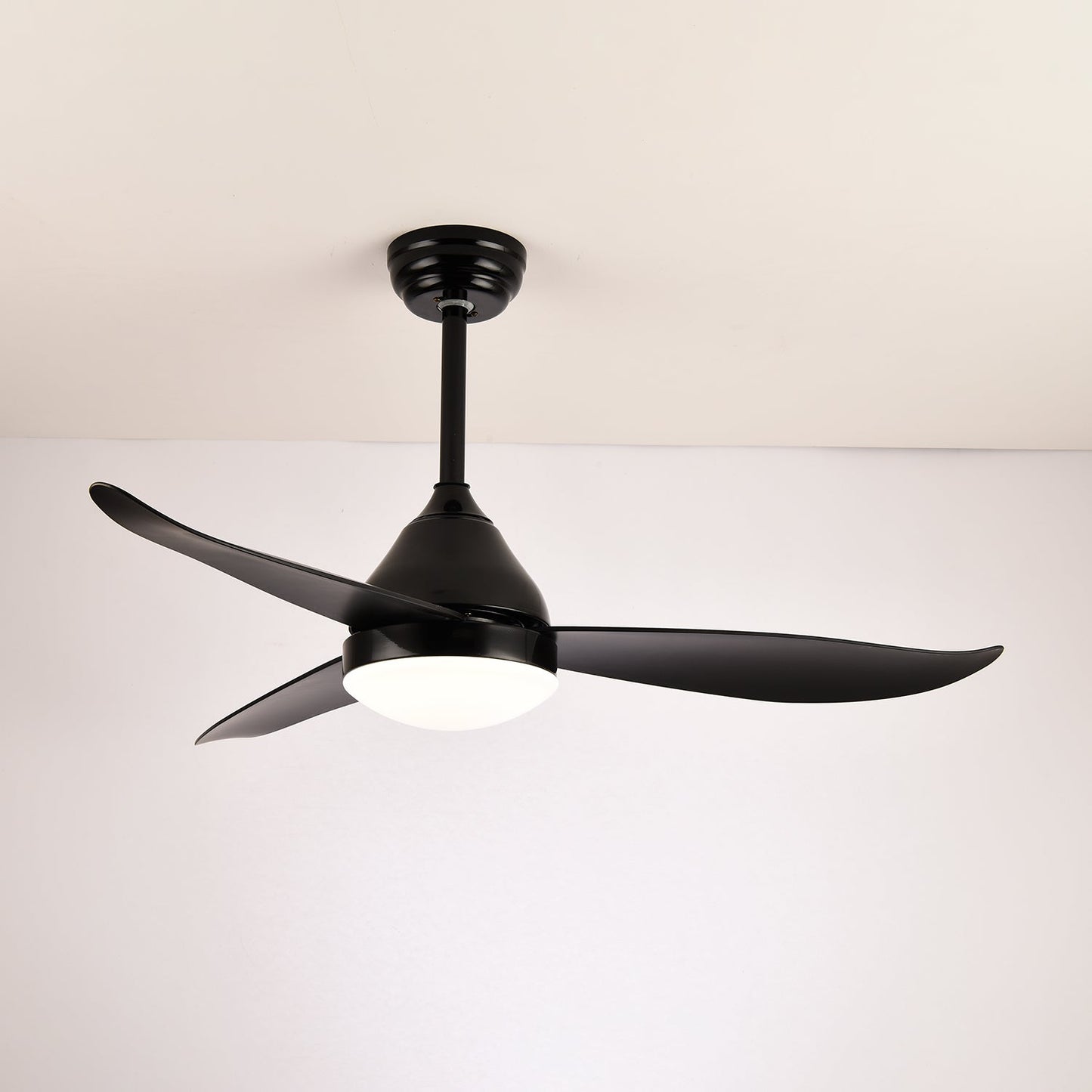 Moderne Plafondventilator Fia met Verlichting 3 Snelheden Afstandsbediening ø106 cm Zwart Wit Houtkleur