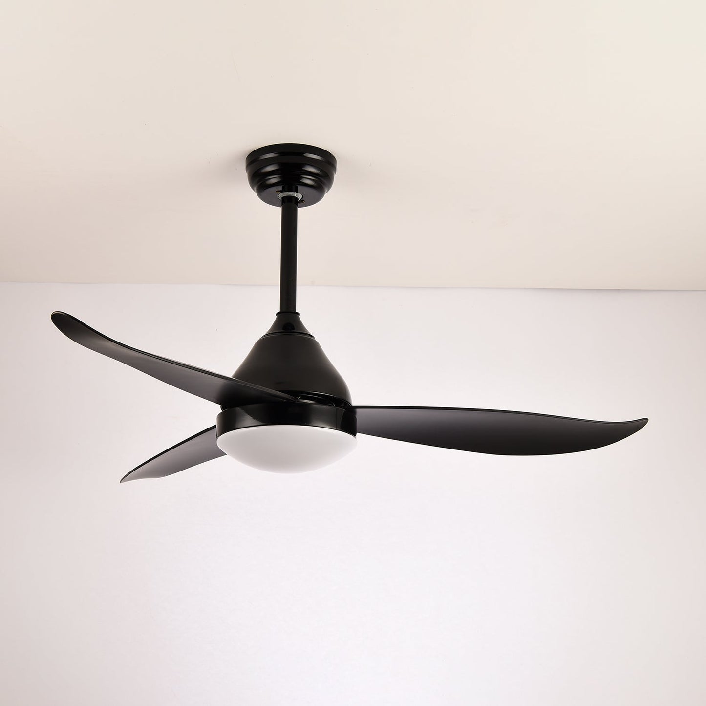 Moderne Plafondventilator Fia met Verlichting 3 Snelheden Afstandsbediening ø106 cm Zwart Wit Houtkleur