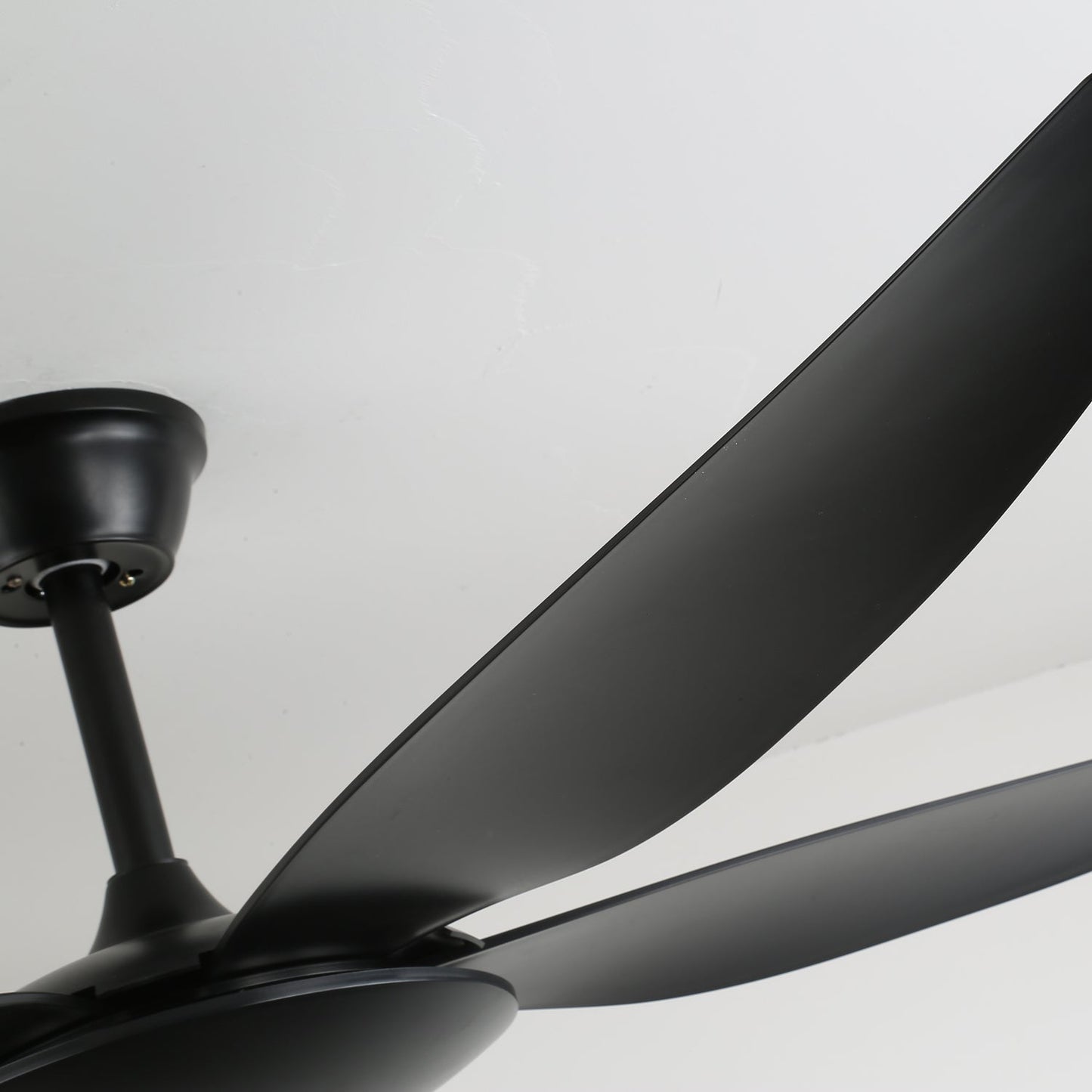 Minimalistische Plafondventilator met Verlichting Ø132 cm — 6 Snelheden & Afstandsbediening