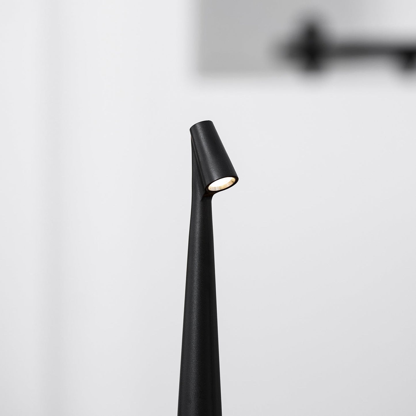 Oplaadbare Tafellamp Aluminium Dimbaar LED Touch Bedlamp Draadloos Design Kegelvormige Lampenkap Modern 45cm Acculamp