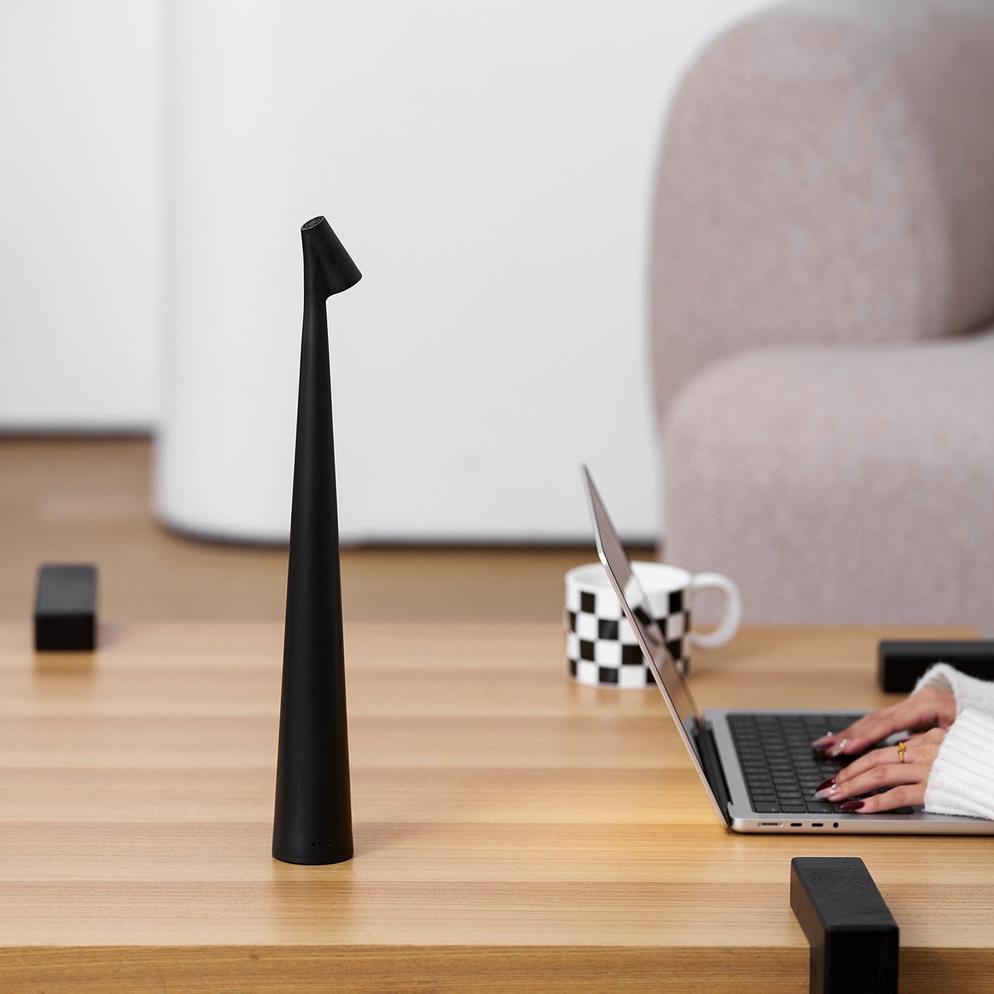 Oplaadbare Tafellamp Aluminium Dimbaar LED Touch Bedlamp Draadloos Design Kegelvormige Lampenkap Modern 45cm Acculamp