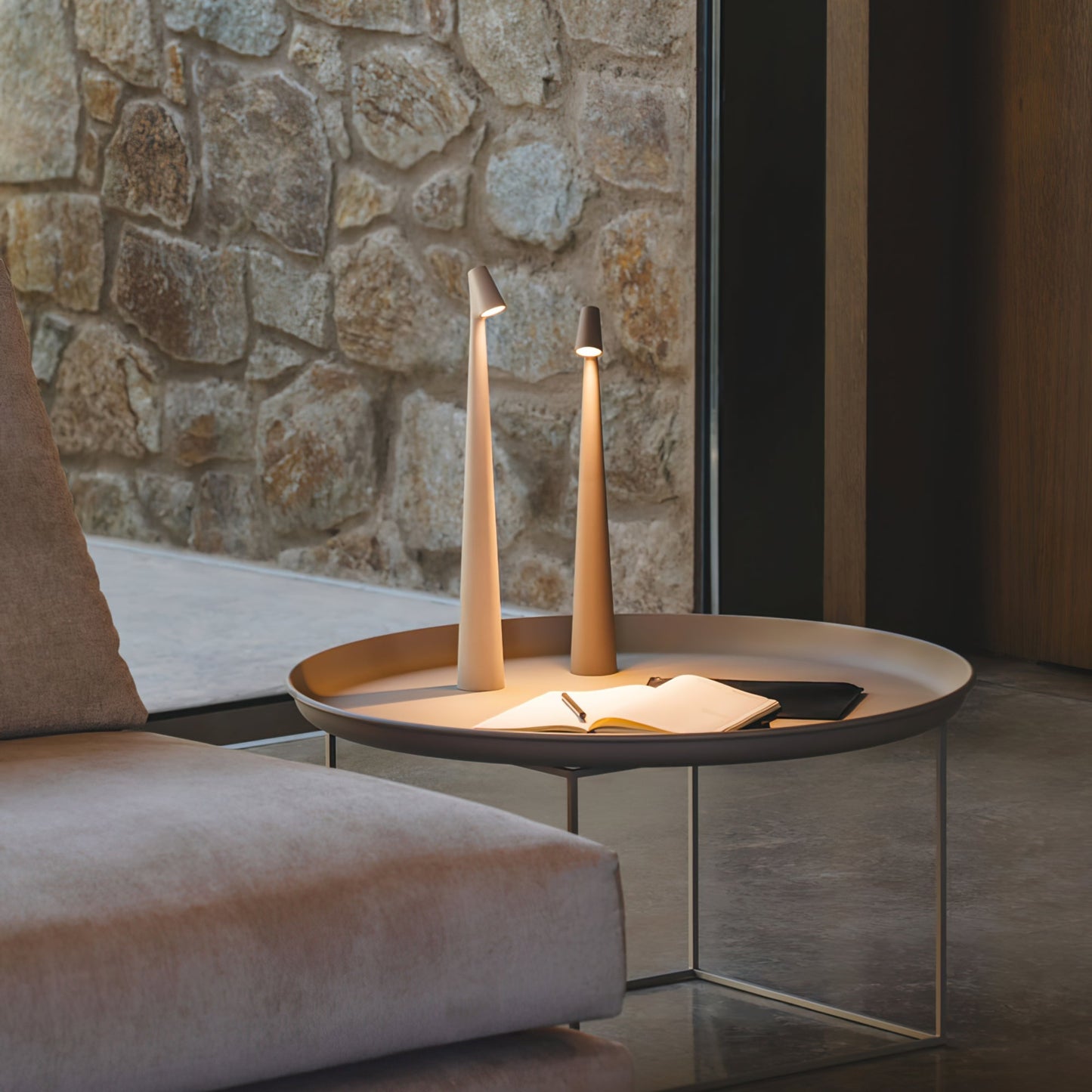 Oplaadbare Tafellamp Aluminium Dimbaar LED Touch Bedlamp Draadloos Design Kegelvormige Lampenkap Modern 45cm Acculamp