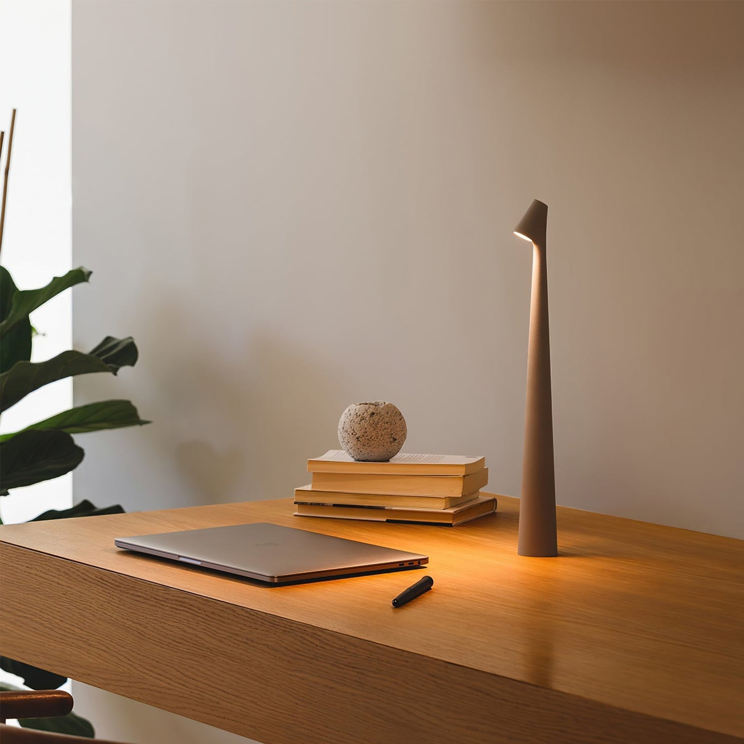 Oplaadbare Tafellamp Aluminium Dimbaar LED Touch Bedlamp Draadloos Design Kegelvormige Lampenkap Modern 45cm Acculamp