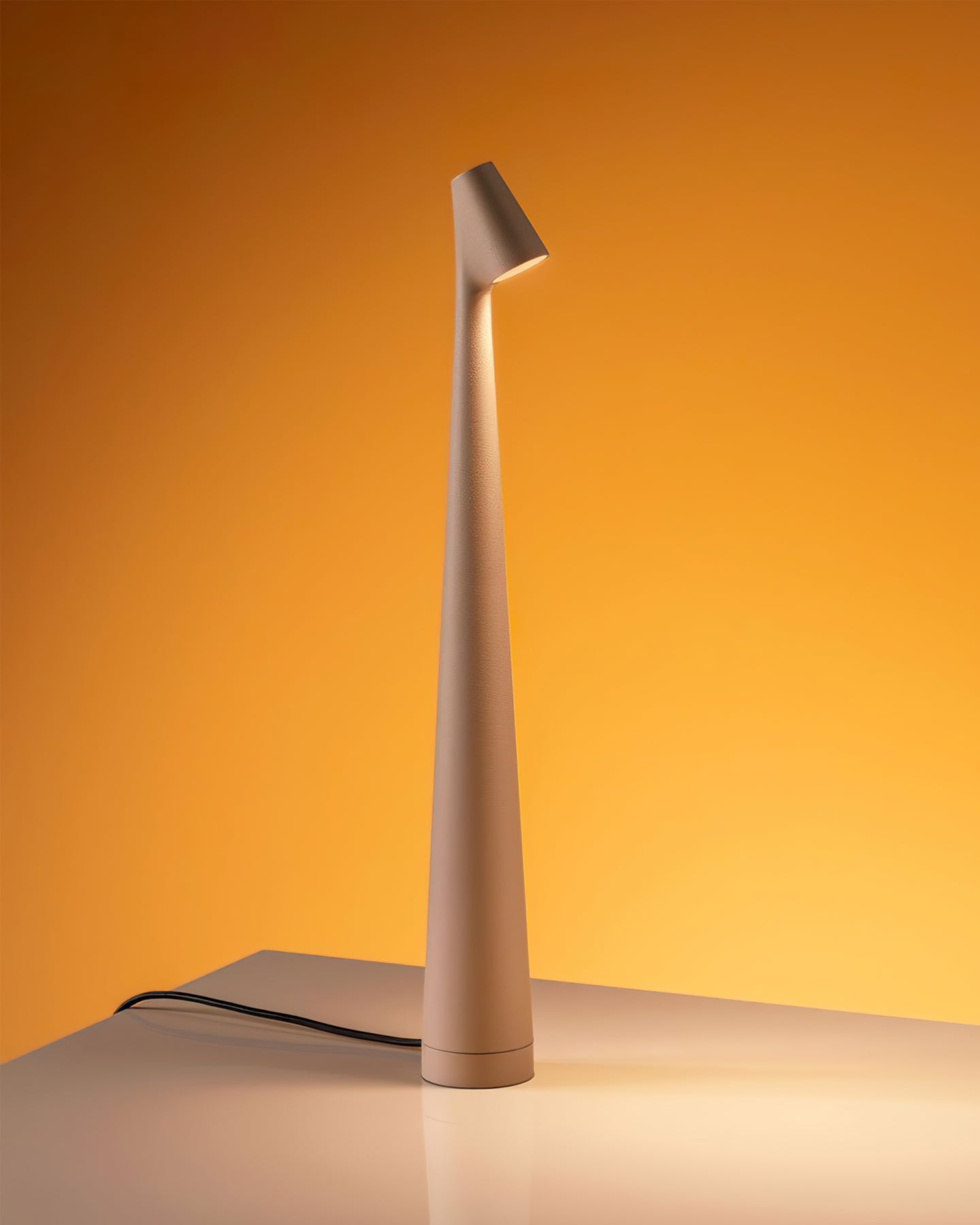 Oplaadbare Tafellamp Aluminium Dimbaar LED Touch Bedlamp Draadloos Design Kegelvormige Lampenkap Modern 45cm Acculamp