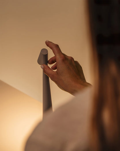Oplaadbare Tafellamp Aluminium Dimbaar LED Touch Bedlamp Draadloos Design Kegelvormige Lampenkap Modern 45cm Acculamp