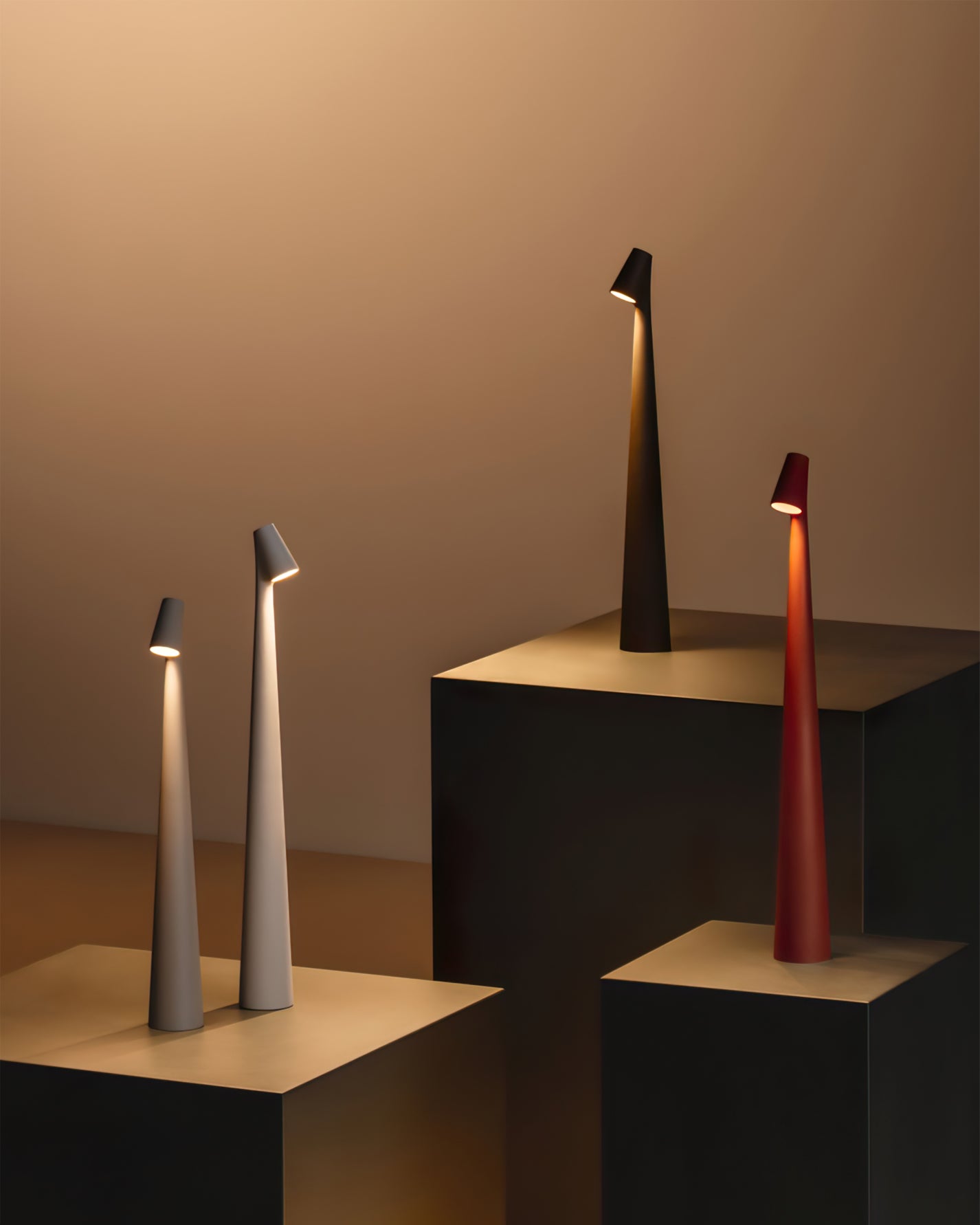 Oplaadbare Tafellamp Aluminium Dimbaar LED Touch Bedlamp Draadloos Design Kegelvormige Lampenkap Modern 45cm Acculamp