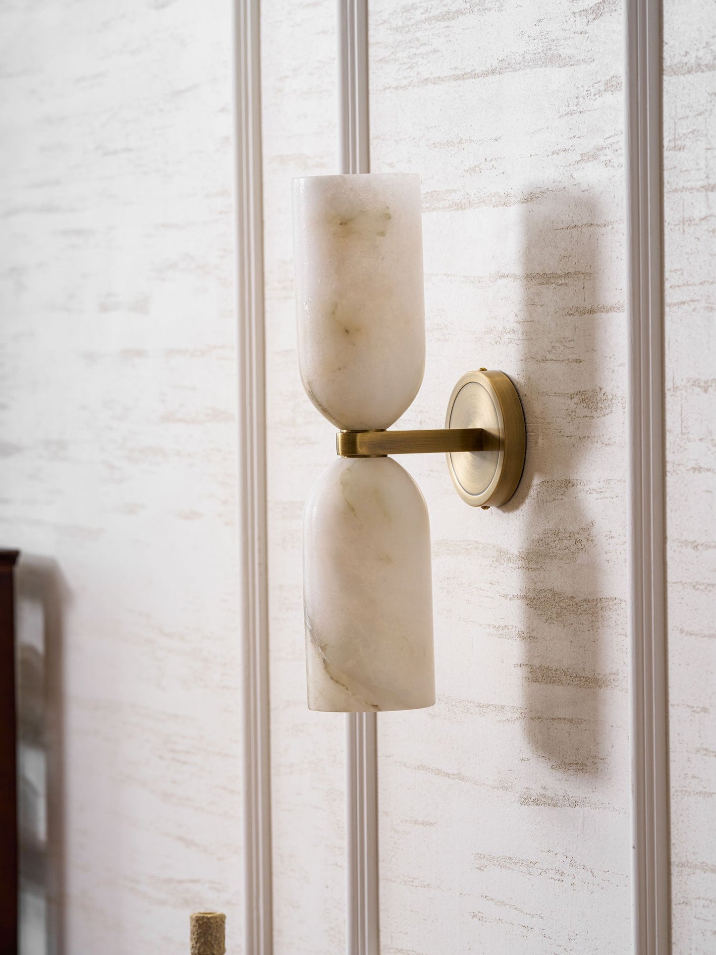 Alabasten Wandlamp met Messing — Dubbele Lichtschijven en Centrale Metalen Ster
