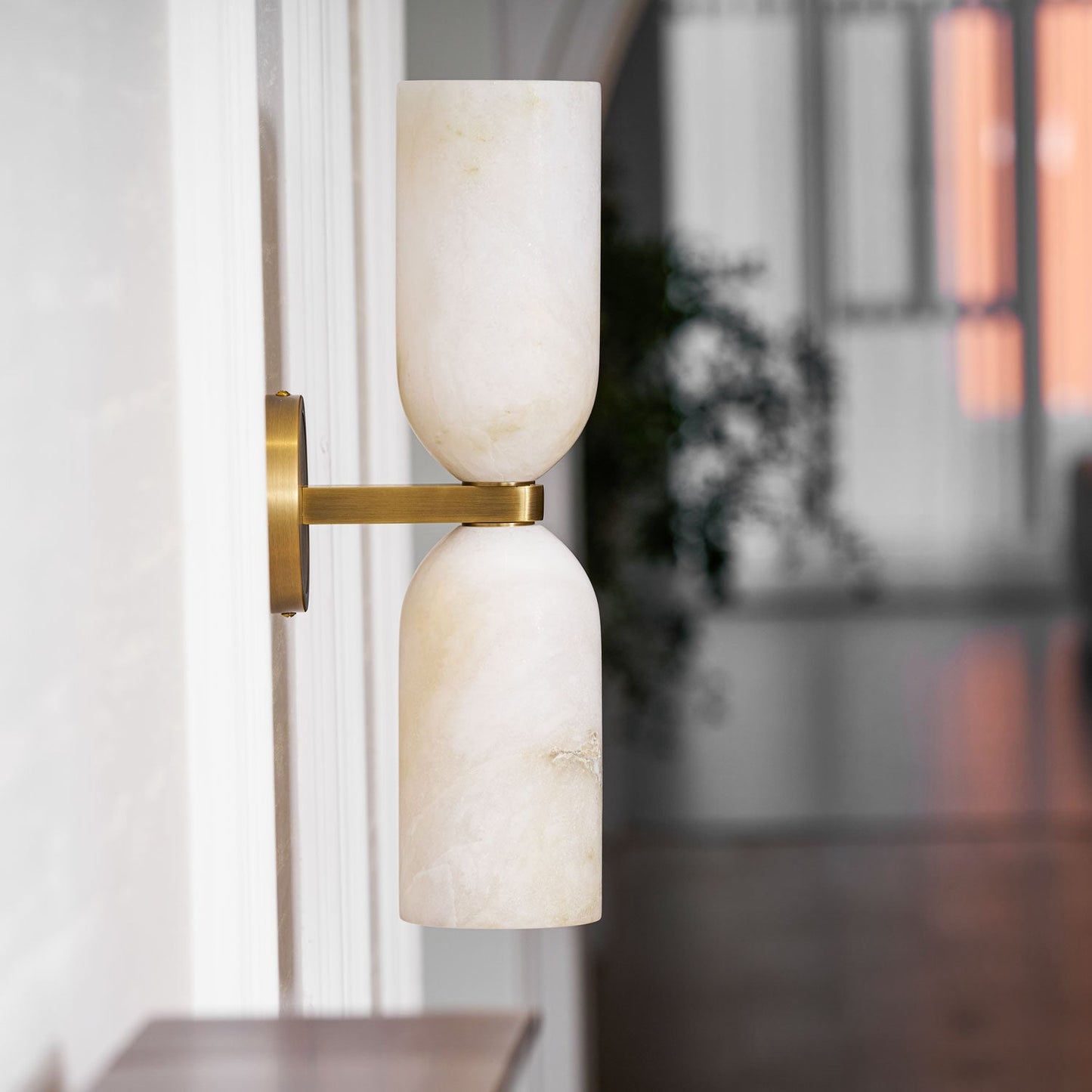 Alabasten Wandlamp met Messing — Dubbele Lichtschijven en Centrale Metalen Ster