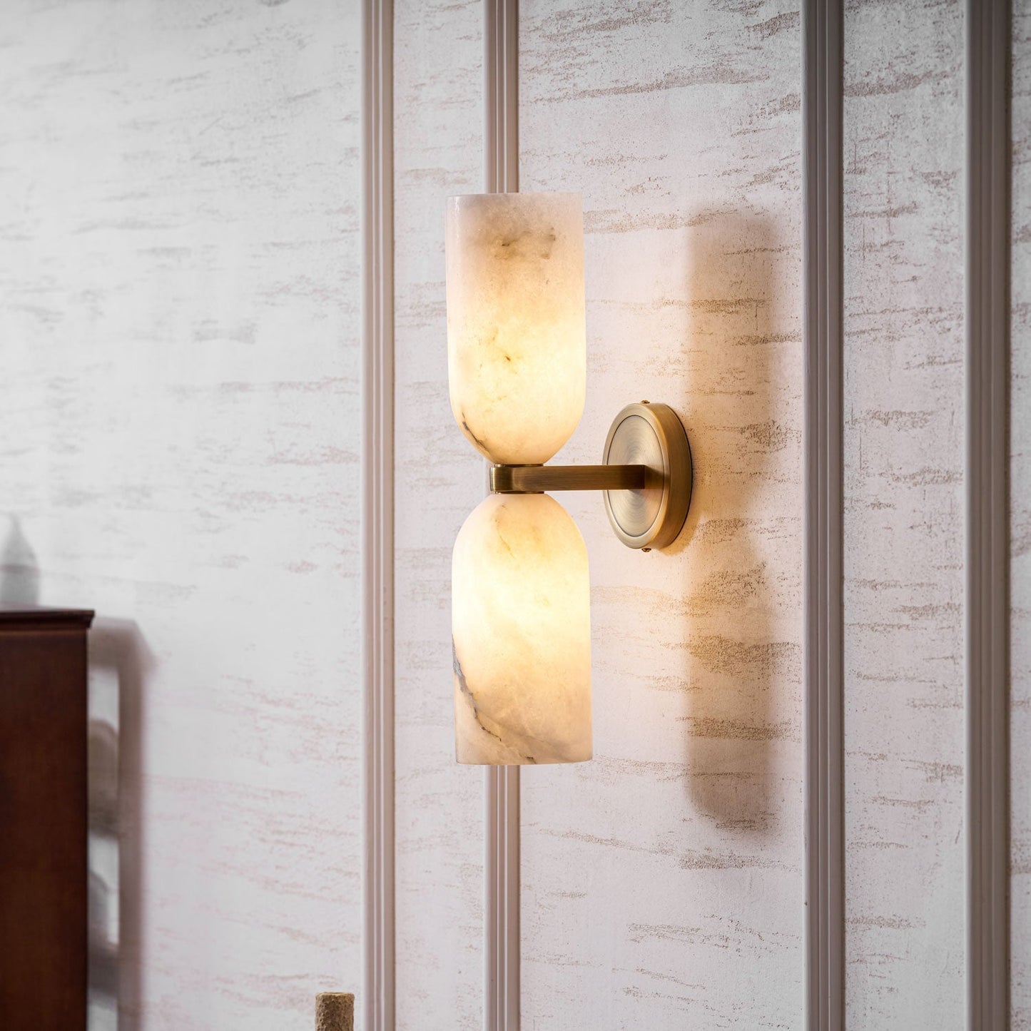 Alabasten Wandlamp met Messing — Dubbele Lichtschijven en Centrale Metalen Ster