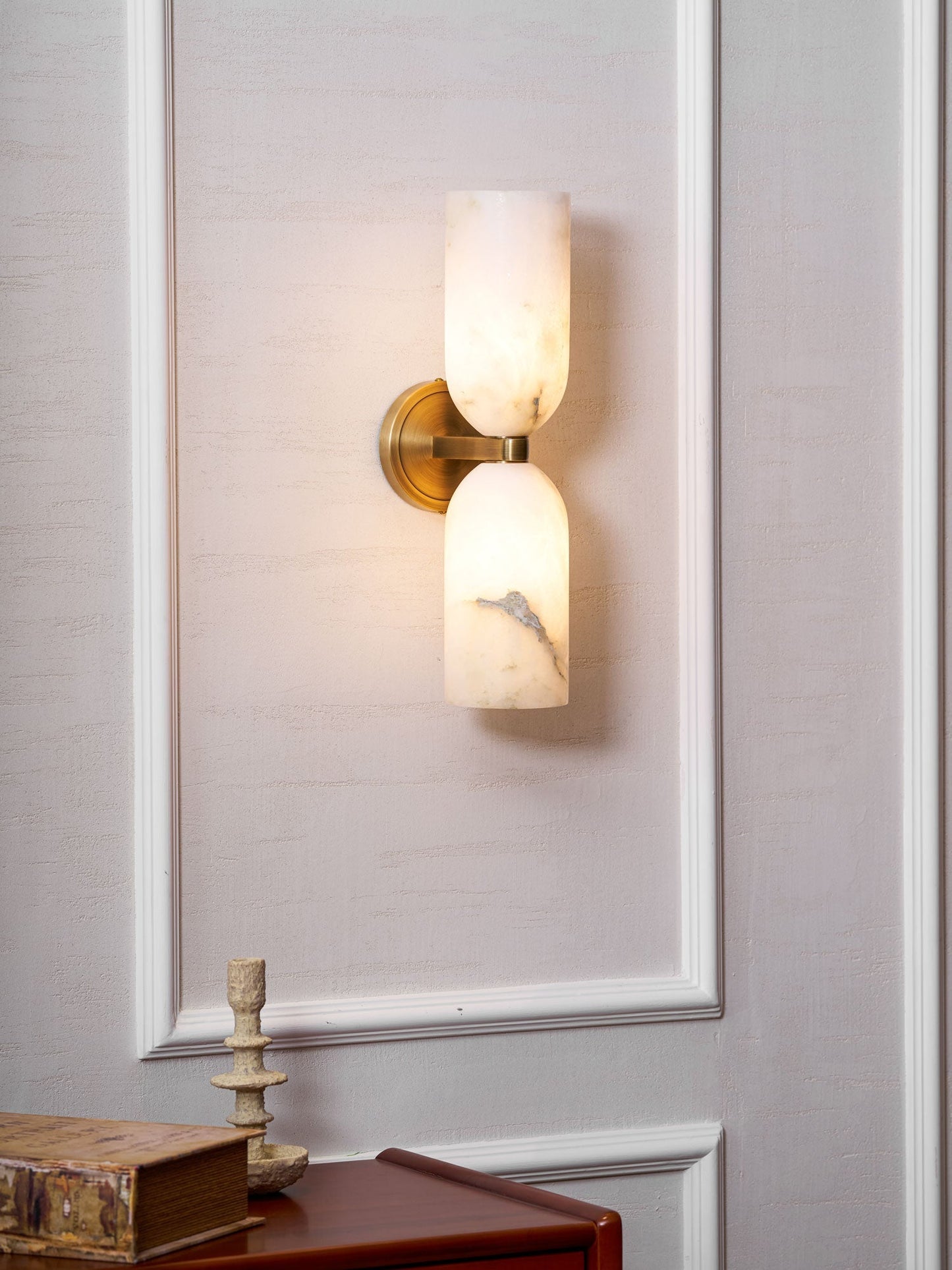 Alabasten Wandlamp met Messing — Dubbele Lichtschijven en Centrale Metalen Ster