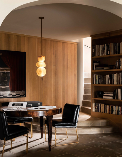 Alabaster Hanglamp met Messing Armatuur en Geïntegreerde LED – Luxe Natuurstenen Design Verlichting