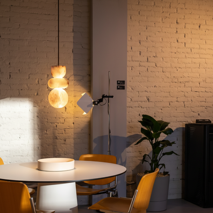 Alabaster Hanglamp met Messing Armatuur en Geïntegreerde LED – Luxe Natuurstenen Design Verlichting