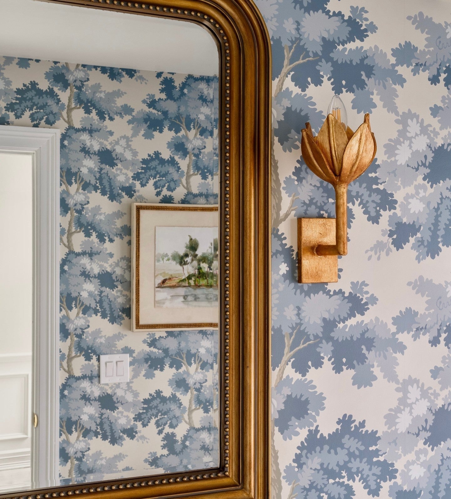 Design Wandlamp met Bloemvorm in Messing en Gips – Artistieke Wandverlichting Geïnspireerd op Giacometti voor Woonkamer en Hal