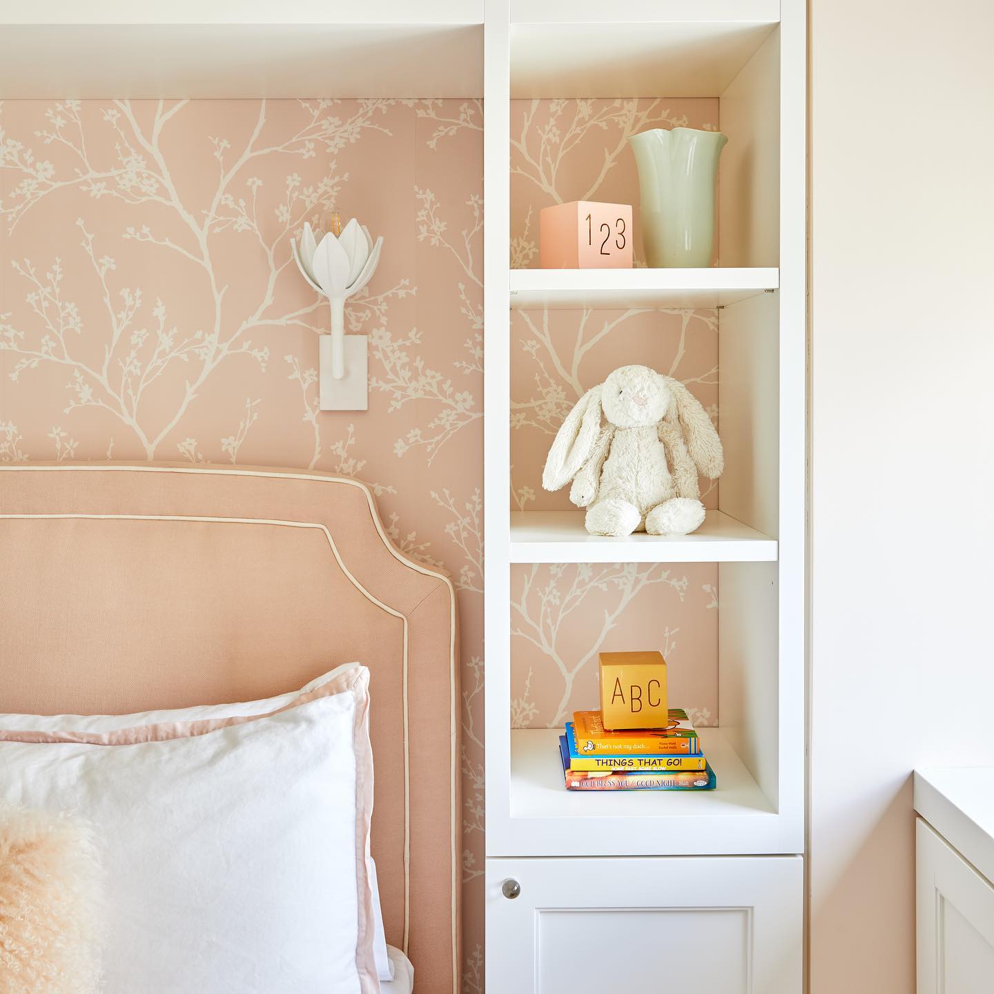Design Wandlamp met Bloemvorm in Messing en Gips – Artistieke Wandverlichting Geïnspireerd op Giacometti voor Woonkamer en Hal