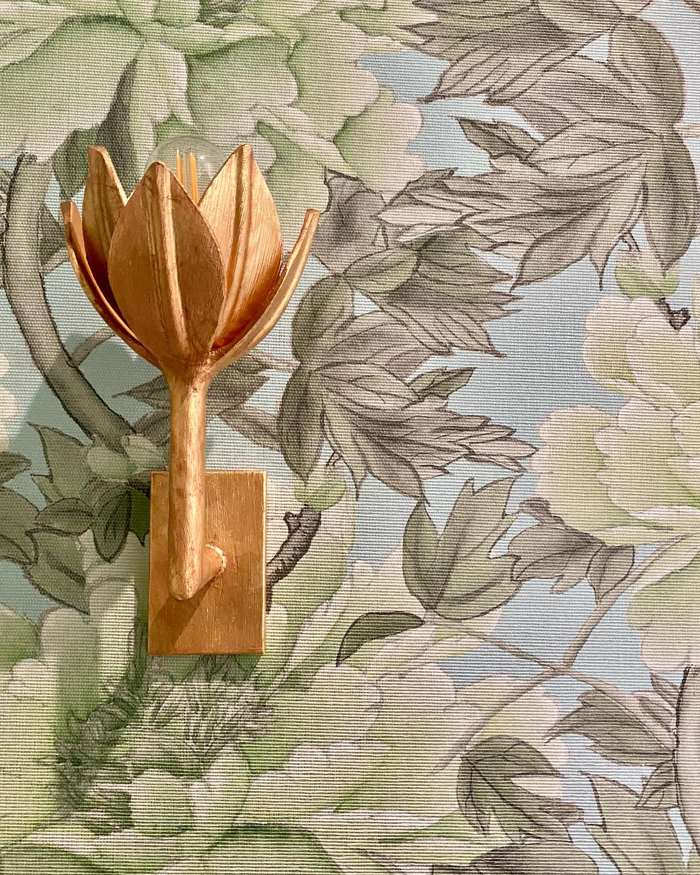 Design Wandlamp met Bloemvorm in Messing en Gips – Artistieke Wandverlichting Geïnspireerd op Giacometti voor Woonkamer en Hal