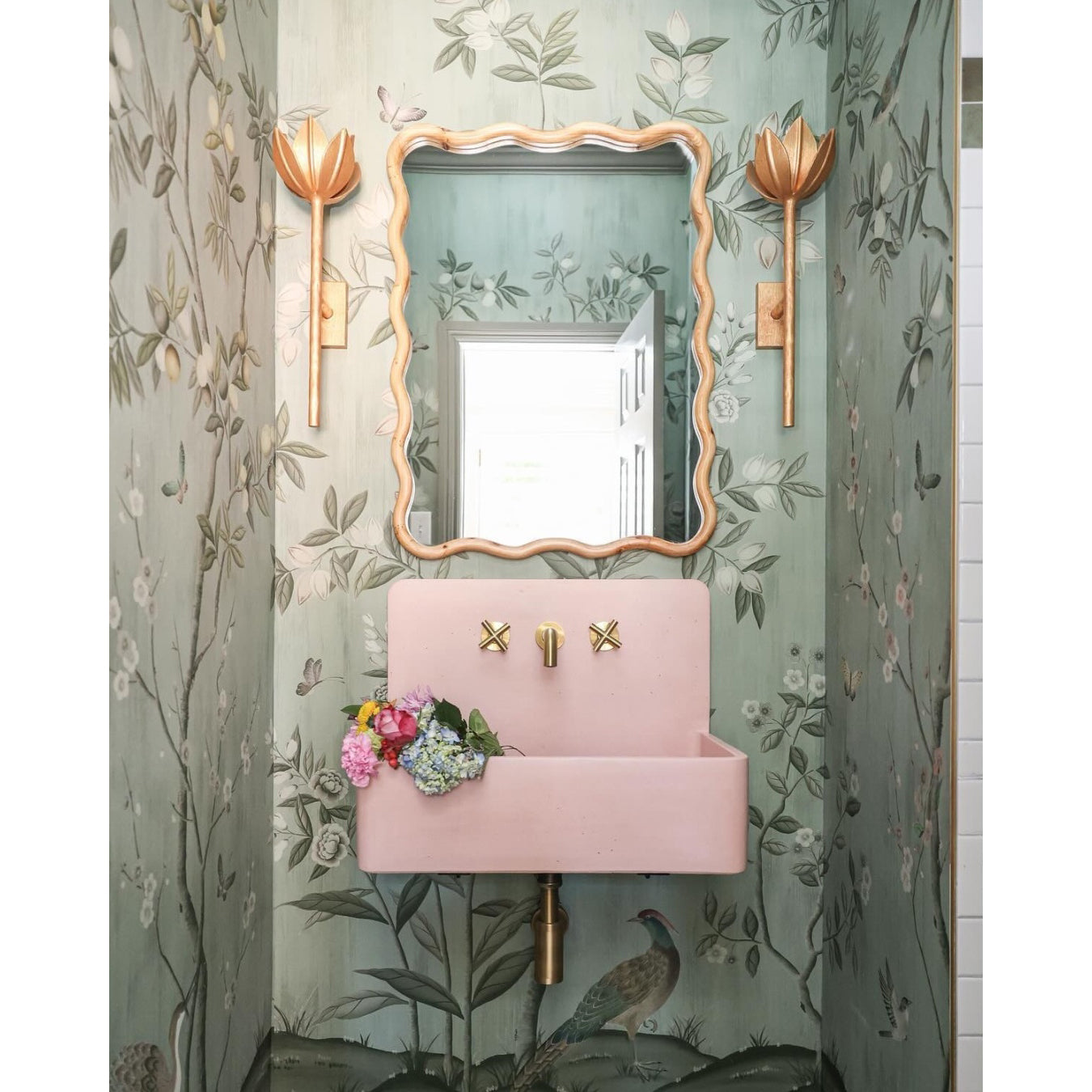 Design Wandlamp met Bloemvorm in Messing en Gips – Artistieke Wandverlichting Geïnspireerd op Giacometti voor Woonkamer en Hal