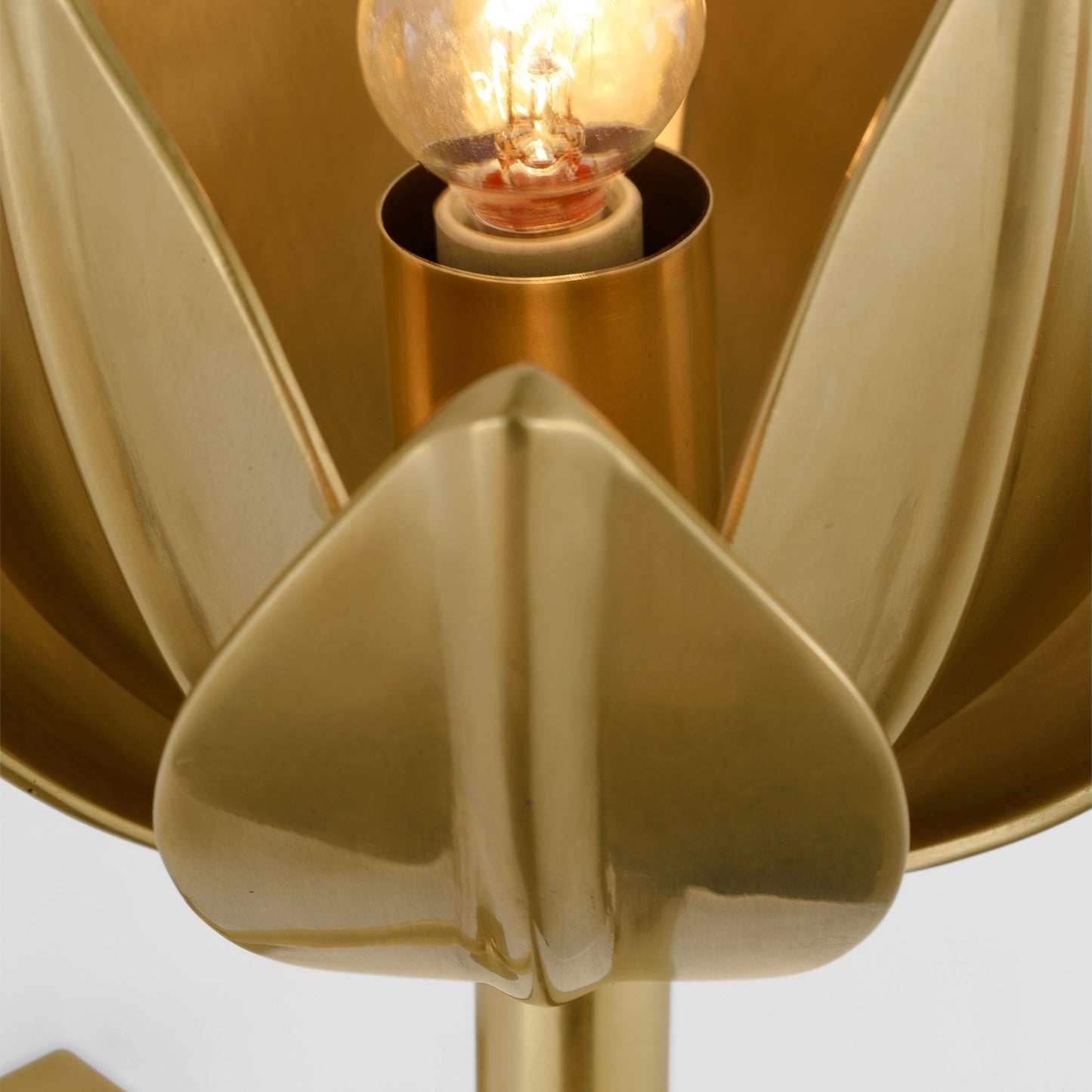 Design Wandlamp met Bloemvorm in Messing en Gips – Artistieke Wandverlichting Geïnspireerd op Giacometti voor Woonkamer en Hal