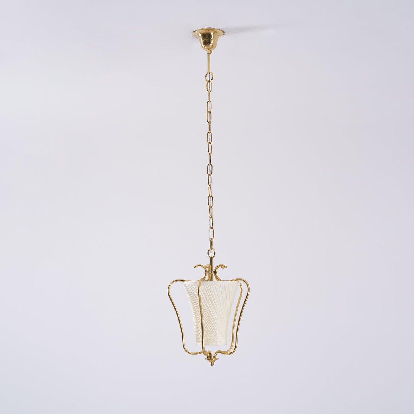 Vintage Hanglamp met Messing Afwerking en Plooistof Kap – Warm Lantaarnontwerp voor Keuken en Hal
