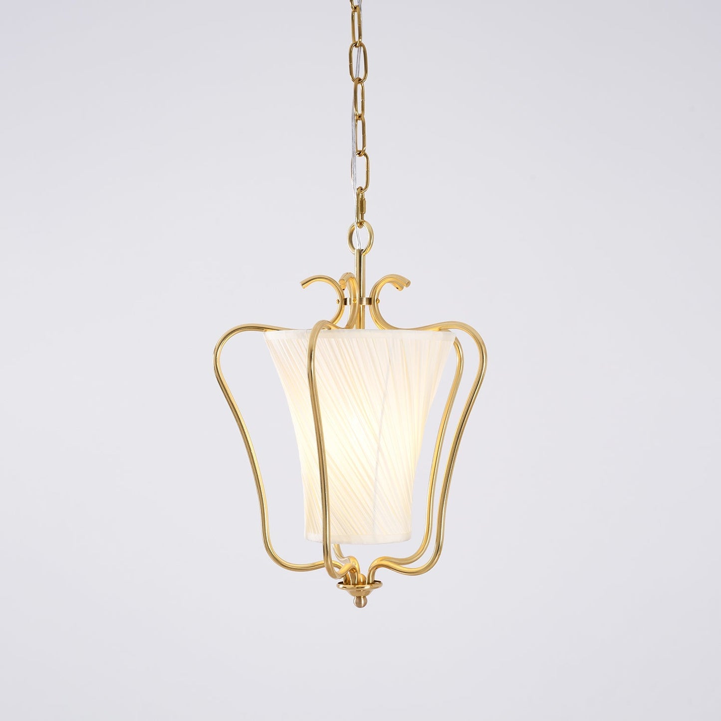 Vintage Hanglamp met Messing Afwerking en Plooistof Kap – Warm Lantaarnontwerp voor Keuken en Hal