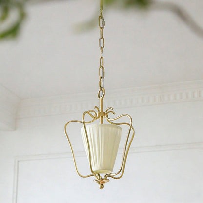 Vintage Hanglamp met Messing Afwerking en Plooistof Kap – Warm Lantaarnontwerp voor Keuken en Hal