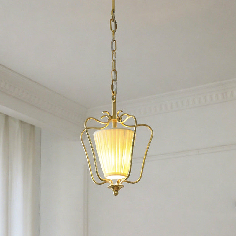 Vintage Hanglamp met Messing Afwerking en Plooistof Kap – Warm Lantaarnontwerp voor Keuken en Hal