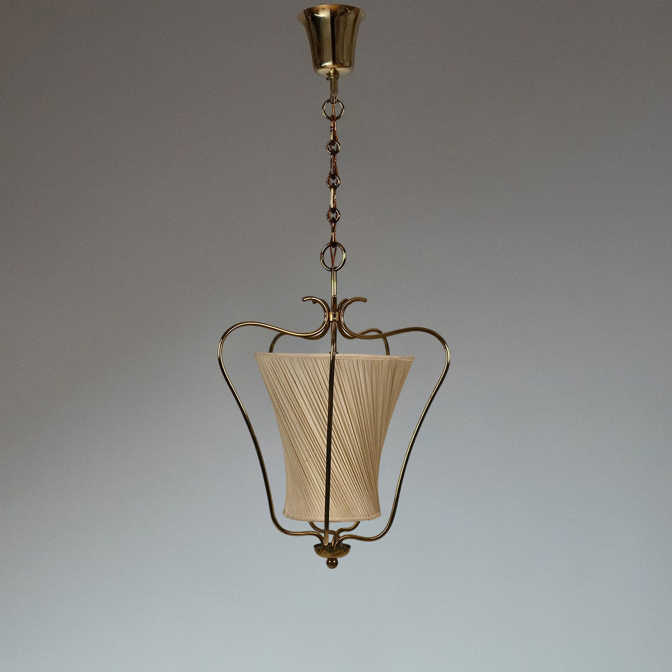 Vintage Hanglamp met Messing Afwerking en Plooistof Kap – Warm Lantaarnontwerp voor Keuken en Hal