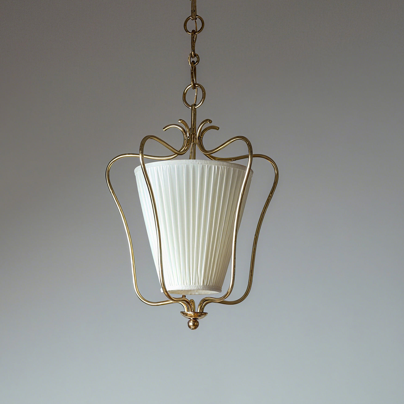 Vintage Hanglamp met Messing Afwerking en Plooistof Kap – Warm Lantaarnontwerp voor Keuken en Hal