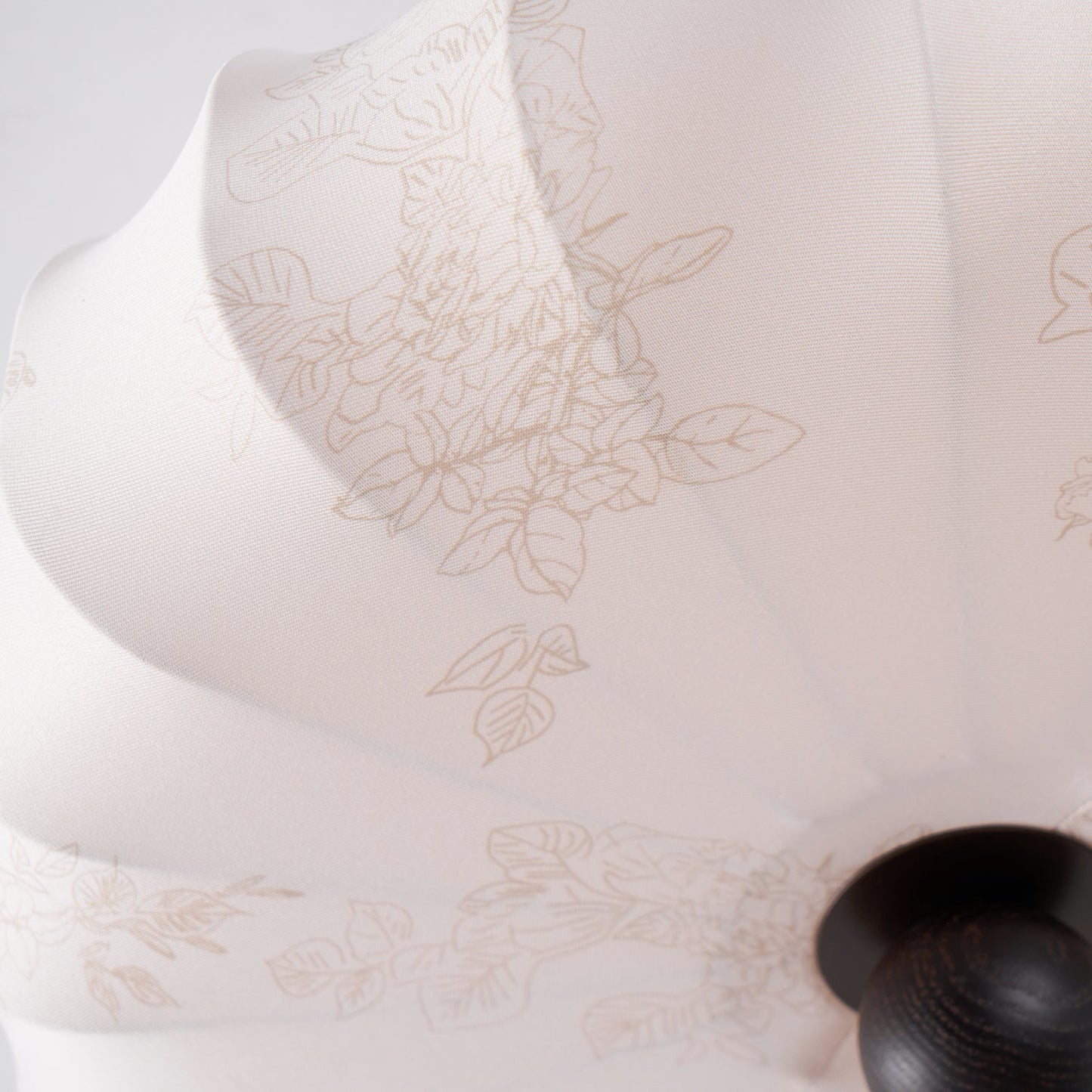 Anela Plafondlamp Walnoot met Beige Gevlochten Kap – Retro Scandinavische Hanglamp met Geïntegreerde LED – Dimbare Plafondverlichting