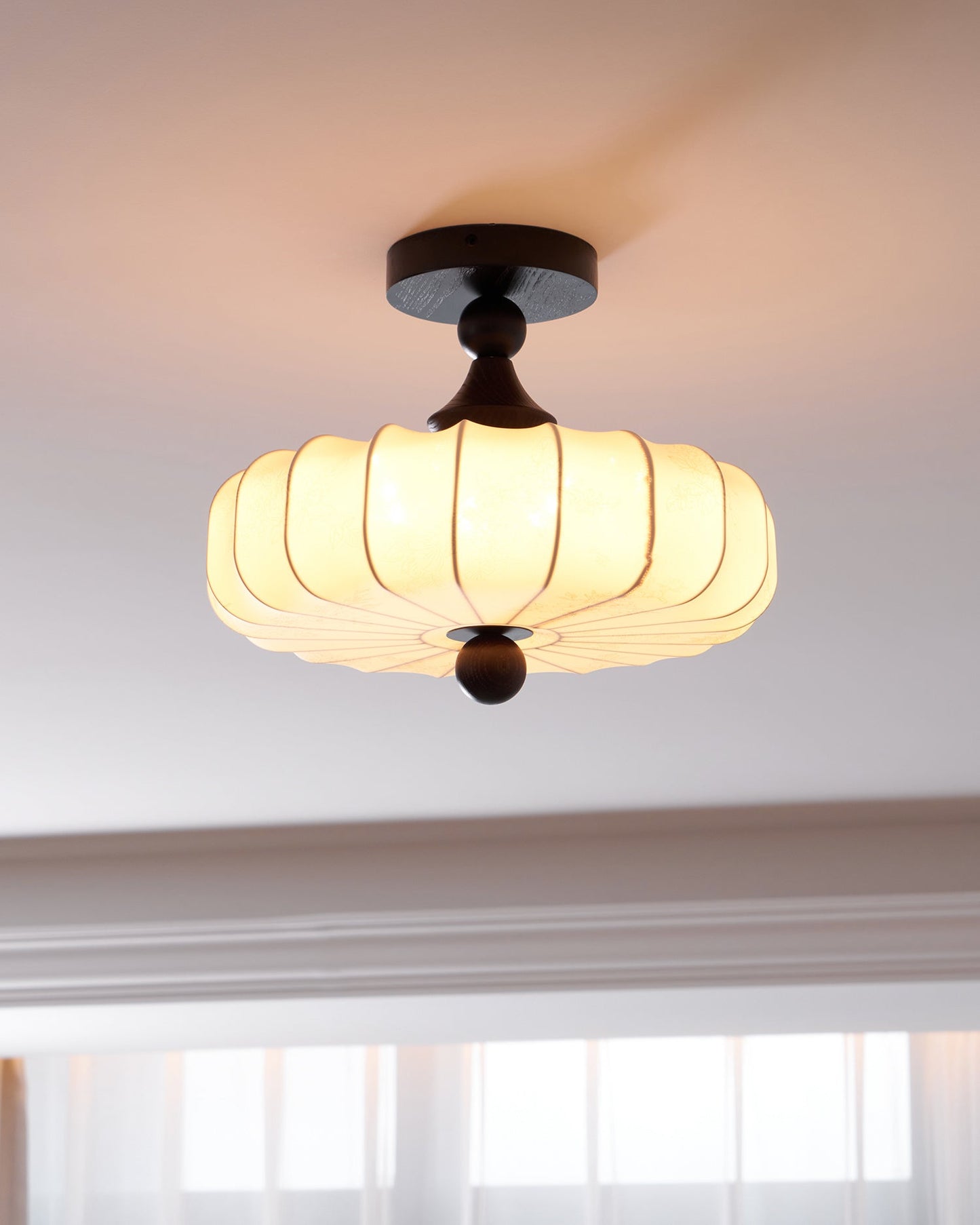 Anela Plafondlamp Walnoot met Beige Gevlochten Kap – Retro Scandinavische Hanglamp met Geïntegreerde LED – Dimbare Plafondverlichting