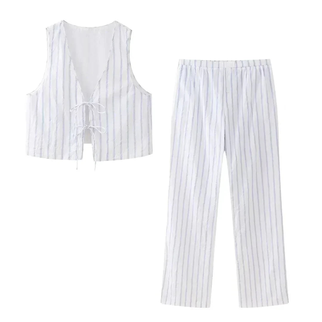 Zomeroutfit: Gestreepte Top met Hoge Taille Broek