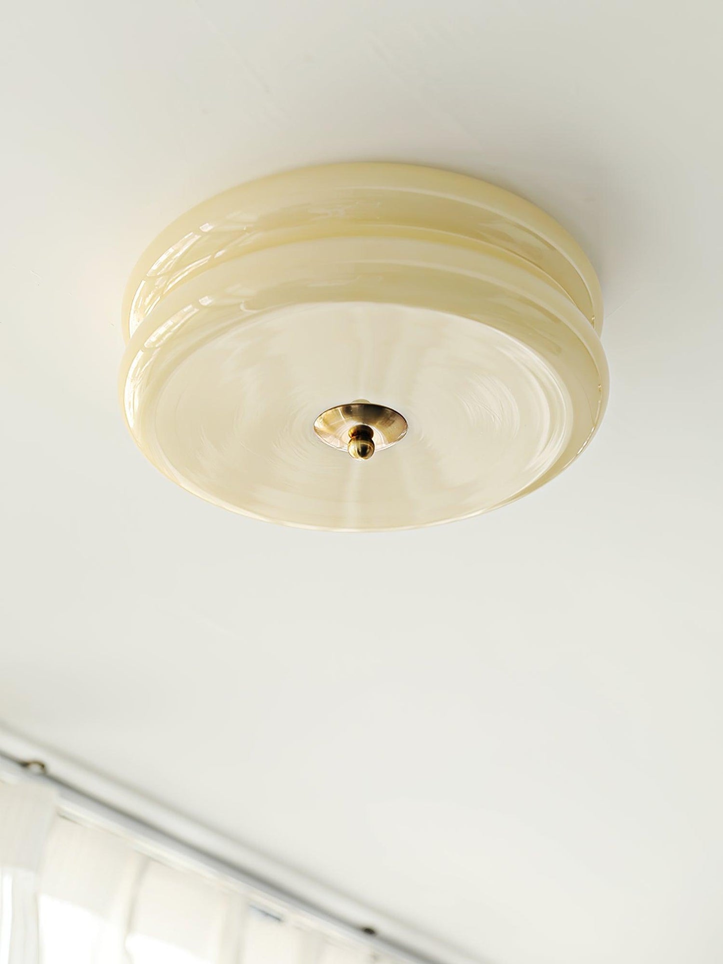 Art deco plafondlamp met geometrisch design en warm ledlicht voor stijlvolle interieurs