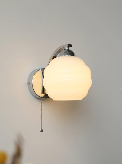 Art Deco Wandlamp met Gebogen Glazen Kap Vintage Stijl