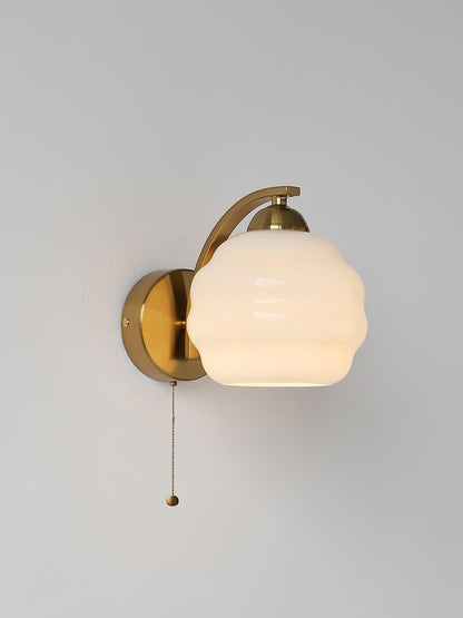 Art Deco Wandlamp met Gebogen Glazen Kap Vintage Stijl