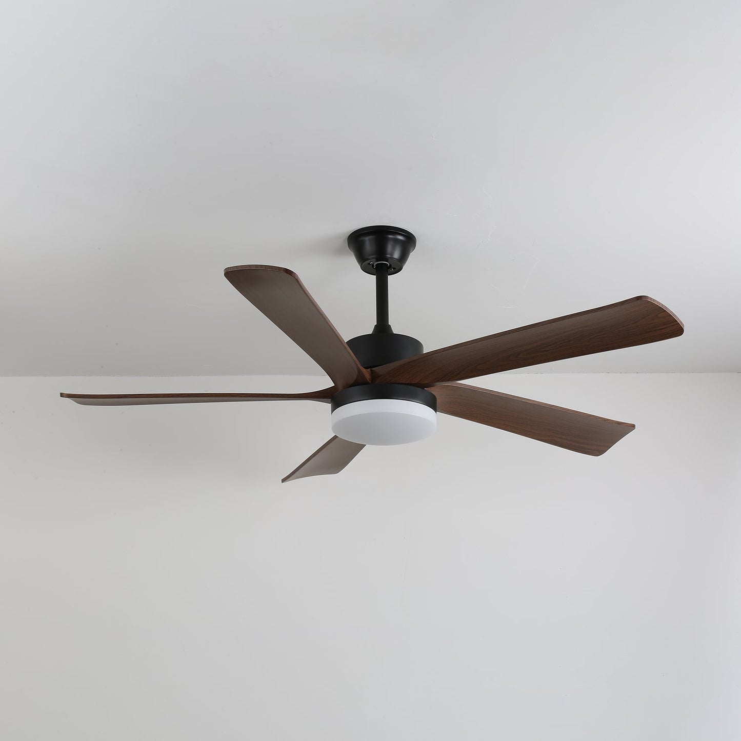 Moderne plafondventilator met verlichting en houten bladen – 6 snelheden LED plafondventilator hout – stil plafond ventilator met afstandsbediening – Scandinavische ventilatorlamp zwart en walnoot voor woonkamer slaapkamer