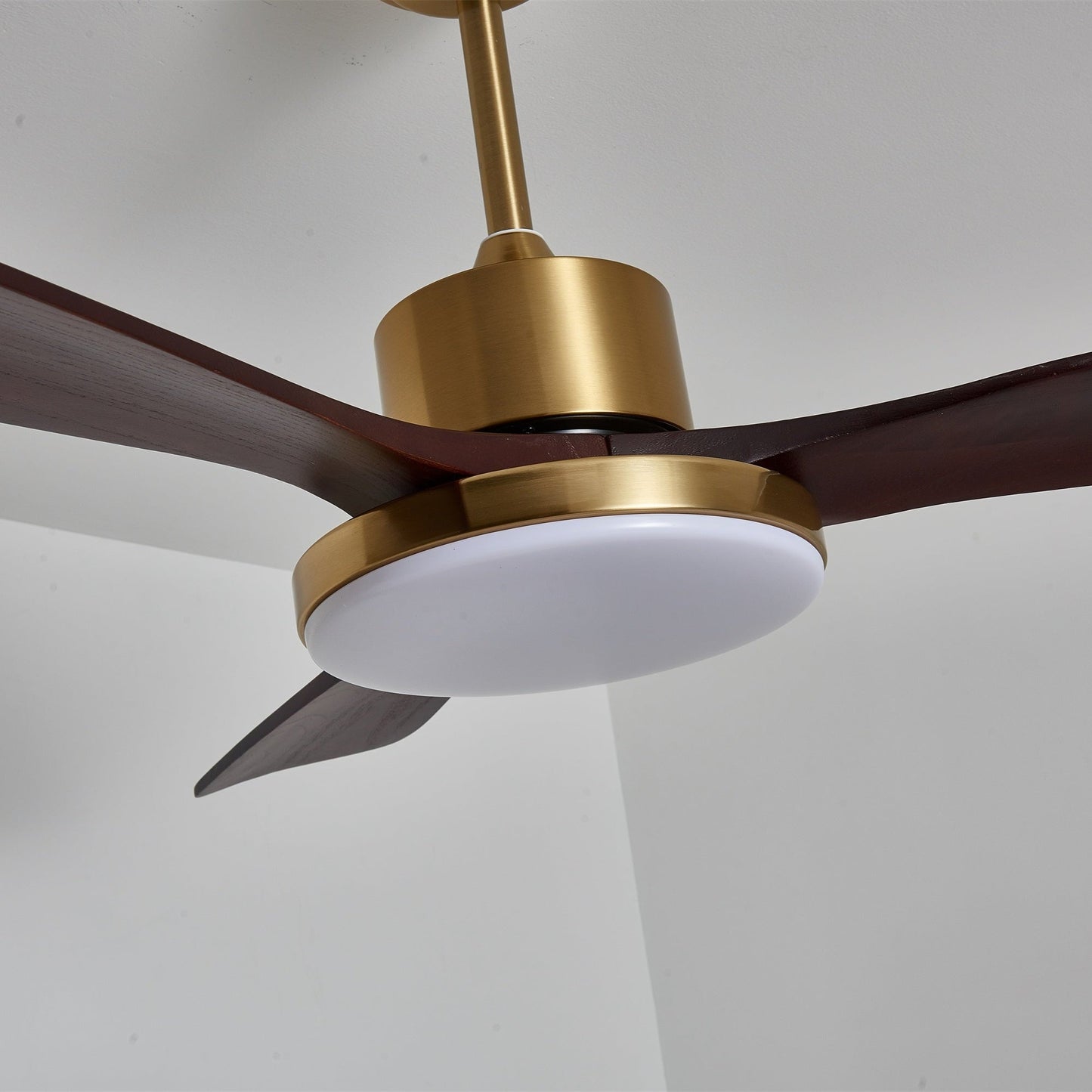 Moderne Plafondventilator met Verlichting – Houten Bladen & Afstandsbediening