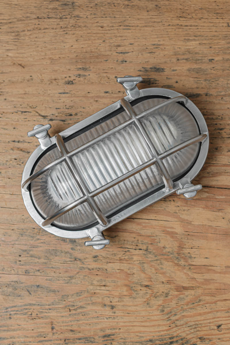 Ovale Buitenwandlamp met Beschermkooi en Geribbeld Glas – Vintage Nautisch Design – IP64 Waterdicht