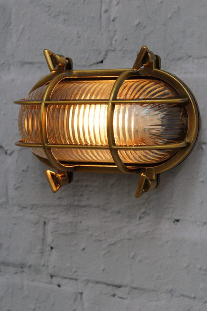 Ovale Buitenwandlamp met Beschermkooi en Geribbeld Glas – Vintage Nautisch Design – IP64 Waterdicht