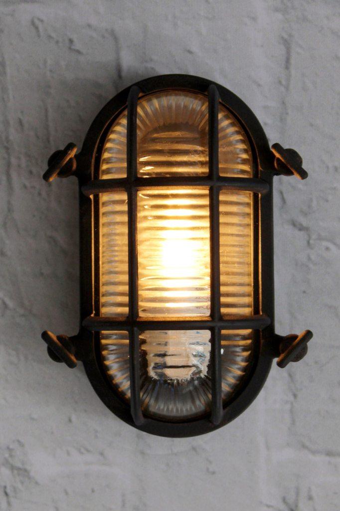 Ovale Buitenwandlamp met Beschermkooi en Geribbeld Glas – Vintage Nautisch Design – IP64 Waterdicht