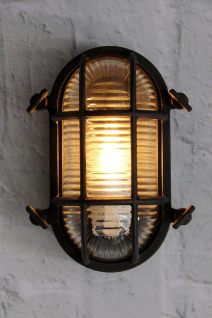 Ovale Buitenwandlamp met Beschermkooi en Geribbeld Glas – Vintage Nautisch Design – IP64 Waterdicht