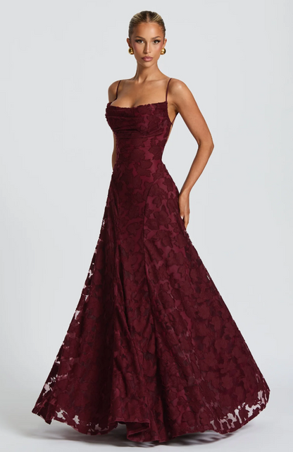 Elegante Maxi Jurk met Kant en Vrouwelijke Pasvorm - StudioMarella